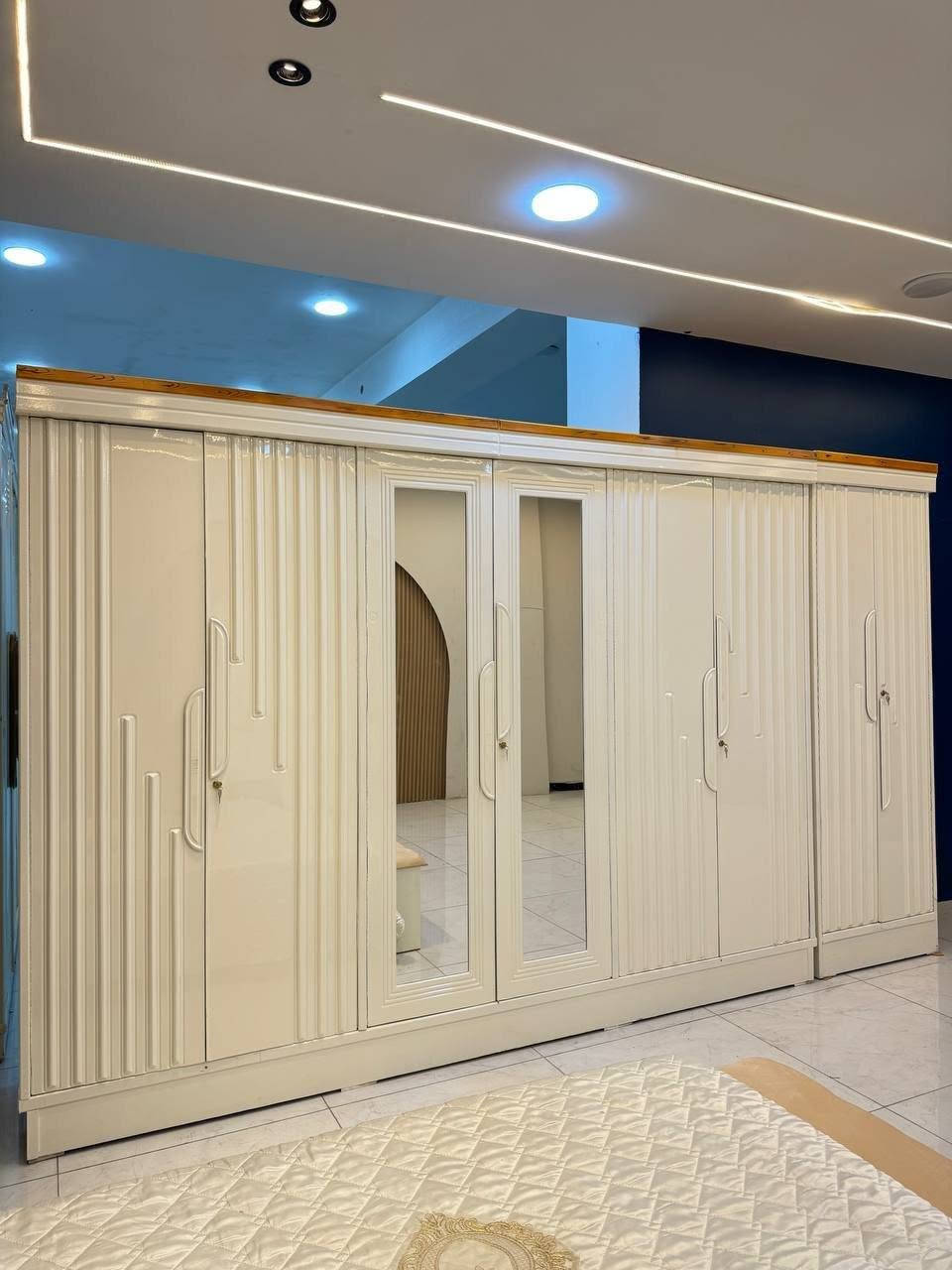 حصرياً موديل قصر الأميرات ⚜️

السعر مليون و50 الف دينار فقط 😍

غرفه نجاره قتصاديه 🛌

متكونه من 9 قطع مميزه 

الكنتور ارتفاع 240 طول 320 

مع الزاويه مجموع الطول 4 امتار 

السمك الخارجي للغرفه 5 ملم انديف

والسمك الداخلي 3 ملم معاكس ابيض
