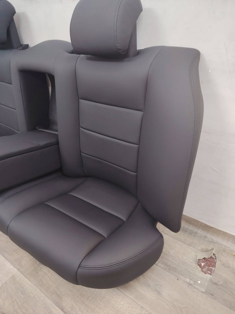 السلام عليكم للبيع كشنات BMW700 بدي قديم ميكانيكي جلد وعمل درجة أولى السعر 400 الف مكاني بغداد الحرية ***********
