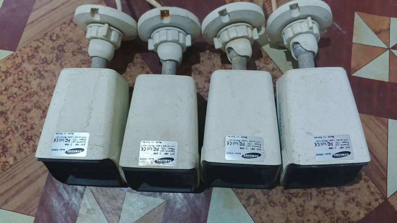 سلام عليكم كامرات للبيع كامرات كلهن شغالات هذني كدامك شوفهن واذا عجبنك خابرني ***********
