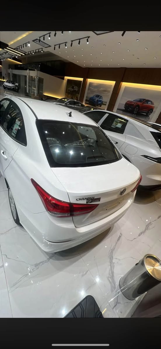 🚗 للبيع: شانجان ألسفن (Changan Alsvin) - زيرو / بحالة الشركة 🚗
المواصفات العامة:
 النوع والموديل: شانجان ألسفن (Changan Alsvin)
 اللون: أبيض
 الحالة: جديدة / زيرو (المقاعد بالأكياس والنيلون الأصلي)
 المحرك: 1.5 لتر (اقتصادي جداً في استهلاك البنزين)
 ناقل الحركة (القير): أوتوماتيك (Dual Clutch)
المميزات والتجهيزات:
 فتحة سقف كهربائية
 شاشة لمس وسطية مع نظام ترفيهي
 مقاعد جلد بتصميم أنيق
 أزرار تحكم بالصوت والنظام من المقود (تحكم طارة)
 حساسات خلفية مع كاميرا للركن
 نظام مكيف هواء ممتاز
 ويل كوروم / ويل سبورت ألمنيوم
 أنظمة أمان وتثبيت (ABS)
📌 التفاصيل والسعر:
 السعر: 17 مليون دينار عراقي
 الموقع: محافظة النجف الأشرف
 رقم التواصل / واتساب: ***********
📩 للجادين بالشرء، يرجى الاتصال بالرقم
