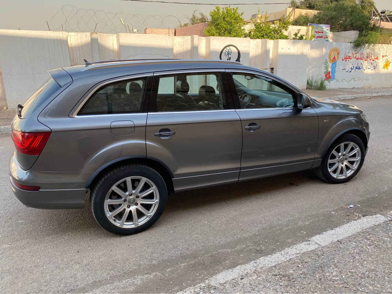 أودي Audi Q7 موديل ٢٠١٢ خليجي مواصفات السيارة طلب خاص فول فول سقف كنتارا بلادي داخل جلد اسود بلادي كشنات الامامية تدفئة وتبريد وخزن وضعيات ستيرن خزن وكهرباء وصاج بلادي قبضة كير صاج بلادي انارة مخفية بالابواب بردات بلادية بانوراما مع سلايد خلفي لمقاعد الصف الثالث ٧ راكب تبريد منفصل حتى لمقاعد الصف الثالث بلوتوث مع دي في دي منفصل بلادي مع رامات عدد ٢ مع هارد خزن بلادي مع سي دي جنجر عدد ٦ اقراص نفكيشن نضام ماوس وجي بي اس تشغيل نظامين بصمة او سويج ٥ وضعيات قيادة سستم صوت Bose مع دمام بالصندوق بلادي 
السيارة نظام جكات تصعد وتنزل حتى بالسرعات العالية تنزل من وحدها وحتى بالصندوق دكمة تصعدها وتنزل لسهولة حمل الامتعة 
دخول ذكي مع بصمة ابواب عدد ٤ انارة ترحب خارجية حتى بالمري الجانبية 
المري الجانبية خزن وهيتر وقلب عند الرجوع للخلف مع شفط قلاب 
كامرة خلفية بلادي حساس مطر الماسحات الامامية تفاعلية مع السرعات مع ماسحة خلفية لايت زينون بلادي مع ليد نهاري بك لايت ليد مع لايت متحرك مع الستيرن 
محرك وكير وحجر بيئة بلادي ما مفتوح 
محرك ٦ سلندر مع سوبر جارج قوة حصانية ٣٣٥ كير ٨ نمر شفتات كير بالستيرن السيارة كلها على البلاد غراضها كلها بلادية حتى العدة والسبير وستارة الصندوق 
بيها ربع الباب الخلفي صبغ عكس السائق 
ماشية ٢٠٥ الف كيلو متر حقيقي كل غراضها البلادية مال الشركة وياها كتلوكتها بصمات عدد ٢ وياها غراض الصندوق البردة والشبكة والفواصل كاملة
السعر : 145 ورقة وبيها مجال
موبايل : *********** 
بيع او مراوس حسب الرغبة بغداد, العراق
