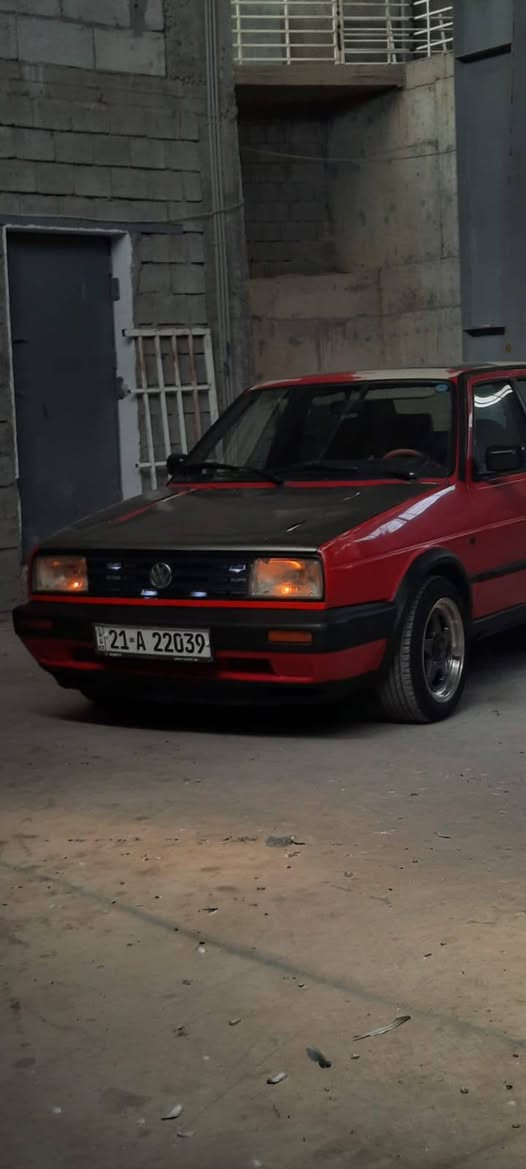 بسم اللە الرحمان الرحیم 
جیتا مۆدێل ١٩٩١ - VW jetta 1991
سەیارەیەکی جوان و بێ کێشە 
دەعمی قورسی نییە بەدەنی زۆر جوان و پاک ماوەتەوە  
چوار ویلی سپۆڕت و چوار تایەی تازەی لەژێرە 
گێڕ و مەکینە بێ دوکەڵ و بێ دەنگە
ڕەقەم سلێمانی بە ناوی خۆمەوەیە تا ٢٠٢٨
 بەشەرتی تەحویل و غەرامە ئەیفرۆشم 
سەیارەکە لە سلێمانیە
*********** السليمانية, العراق
