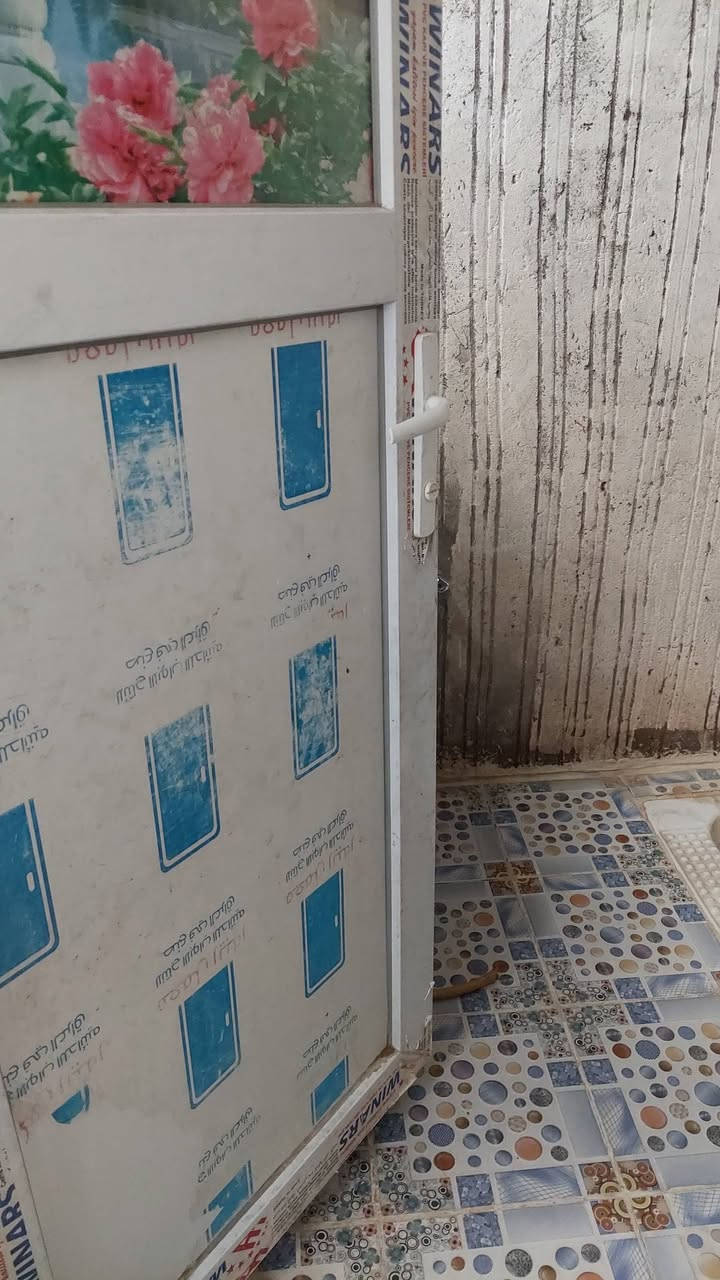 بيت زراعي للايجار ٨٠م غرفة ومطبخ وصحيات ومكشوفة وصالة  ١٧٥الف مقدمة ثلاث اشهر شارع الزوار خلف مسجد السهلة للاستفسار ***********
