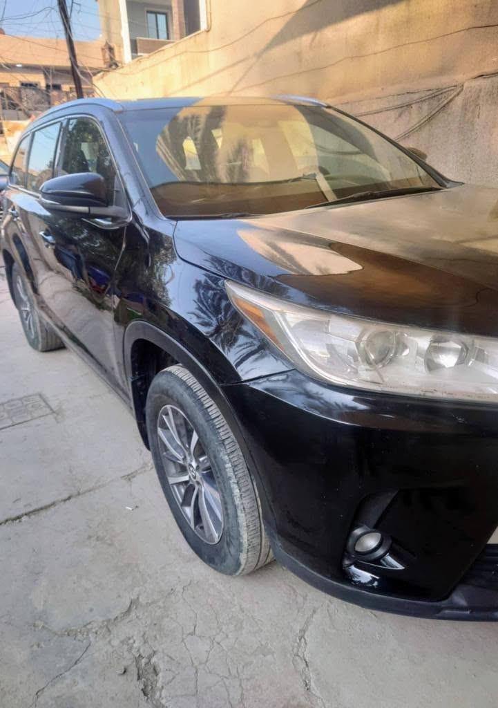 السلام عليكم
تويوتا هايلندر 2018 AWD  XLE  

رقم بغداد باسمي 

ماشية السيارة 82 الف ميل 

فول موصفات 1/1

4 ويل درايف

_ رادار 

_نقط عمياء

_مثبت سرعة 

_محرك 6 سلندر 3500 

_فتحة سقف

_جلد 

_كشنات كهرباء 

_كشنات تدفئة 

_بردات ابواب 

_جنطه كهرباء 

_ويل كروم 

_7 راكب 

_كشافات 

_تحكمات مقود 

_شاشة - كامرة 

_بصمة ترحيب  

حادثها فقط بنيد 

وباب كلير 

صور الحادث مرفقة

السعر 232  بي مجال  

للاستفسار 
بغداد / الغزالية 
*********** بغداد, العراق
