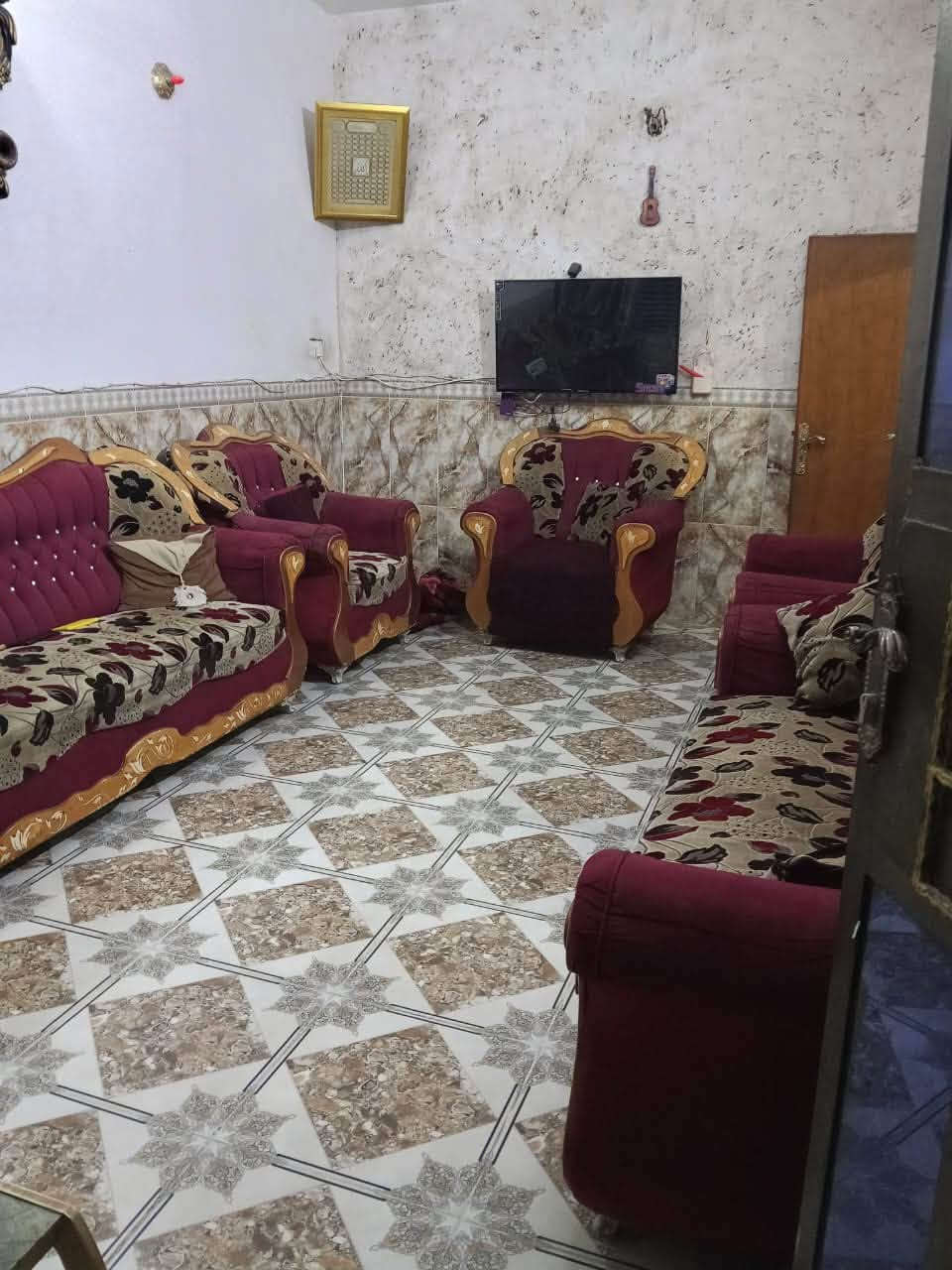 دار للبيع 100متر واجهه 6 نزال 7     سند 25  تحويل ب اسم المشتري شارع تبليط عريض  قريب على المدارس طابقين 
غرفتين صاله مطبخ استقبال صحيات داخليه وخارجيه 
العنوان سبعه نيسان الزراعي  
***********
