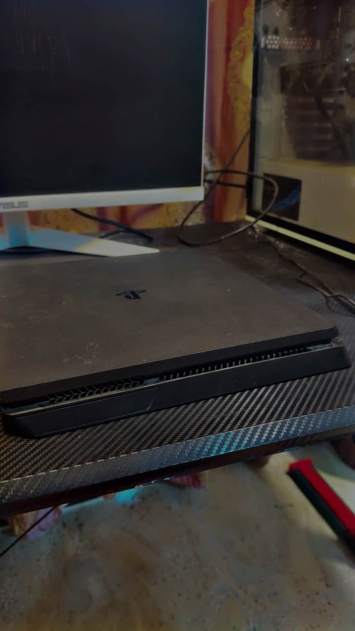 بيع PS4

PS4 Slim للبيع — 250,000 د.ع

الجهاز نظيف وما مفتوح نهائيًا، وما داخل تصليح قبل.

الجهاز يشتغل طبيعي 100% وجميع وظائفه سليمة، المشكلة فقط بالمروحة وتحتاج تبديل، ولهذا الجهاز يحمى ويطفي أثناء اللعب.

وياه يد تحكم هدية.
بدون أقراص.

السعر: 250 ألف قابل للتفاوض للجادين فقط.

الفحص متاح للجاد اللي ناوي يشتري، والجهاز ينفحص قدامه بالكامل.

للمهتم والجاد يتواصل.

***********
