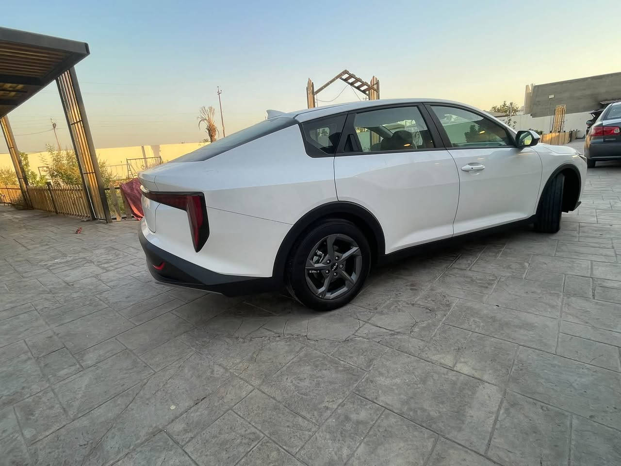 🔥KIA K4 LX 2025 🔥

🚘LX 

🔹 محرك 2.0 لتر

🔹 قير CVT

🔹 شاشة كبيرة

🔹 Apple CarPlay + Android Auto

🔹 كاميرا خلفية

🔹 حساسات خلفية

🔹 تشغيل زر

🔹 دخول ذكي

🔹 مثبت سرعة

🔹 مكيف أوتوماتيك

🔹 إضاءة LED

🔹 جنوط رياضية

🔹 أنظمة أمان ومساعدة للسائق

الحادث / مرفق بالصور 
بنيد بارد فقط بدون فتح 
سيارة شهداء مرقم بغداد باقي سنة
بسمي 
السعر :16600$

🇺🇸 سيارة بغداد 

📍 العنوان: بغداد- العبيدي

📱 واتساب: ***********

نص مكتوب في الصور:
- العودة عالية الدقة 13 / 2
- العودة عالية الدقة 1 / 13
- CARFAX Event 1 09/12/2025 Accident reported with another motor vehicle - Disabling damage reported - Vehicle towed - Front airbag deployed View More Details > Recent Service Highlights Key services performed in the last 12 months Service & Comments Date Oil 09/06/25 Oil and filter changed View > Tires 09/06/25 Tires rotated View > ^ Back To Top chr360.net
- 11:10 Back Lot Details 1/13 360° 2025 KIA K4 LX R Lot # 69551405 | AL - MONTGOMERY | |- / E180 You Haven't Bid Sale Date: 10/9/2025 Sale Time: 12:00 PM CDT Minimum Bid Time Left: 8h 49m Est Retail Value: $22,903.00 Current Bid: $500 Start Bidding