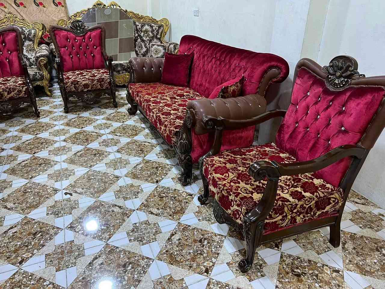 ئةم تاقم قةنةفة كلاسيكية 
بؤفرؤشتن ١٠نةفةريية بيعيبة 
توركيية دارگويزعةسليية
ژم***********
شوين كةلار
