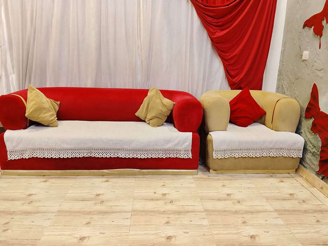 طقم صالون • خشب عراقي • أحمر بيجي