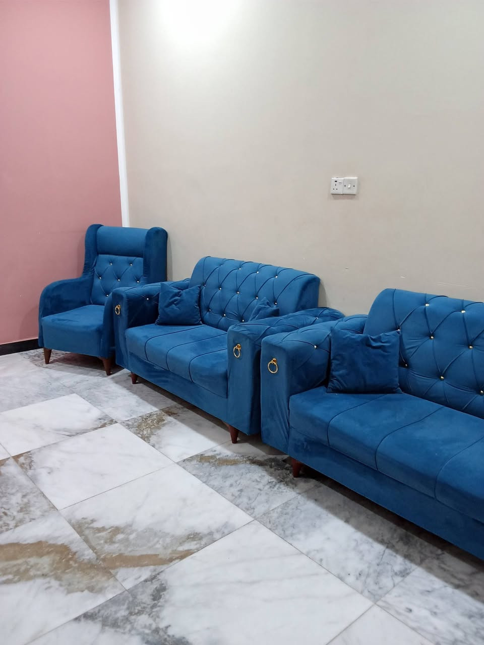 تخم للبيع 300 
*********** رقم واتساب
