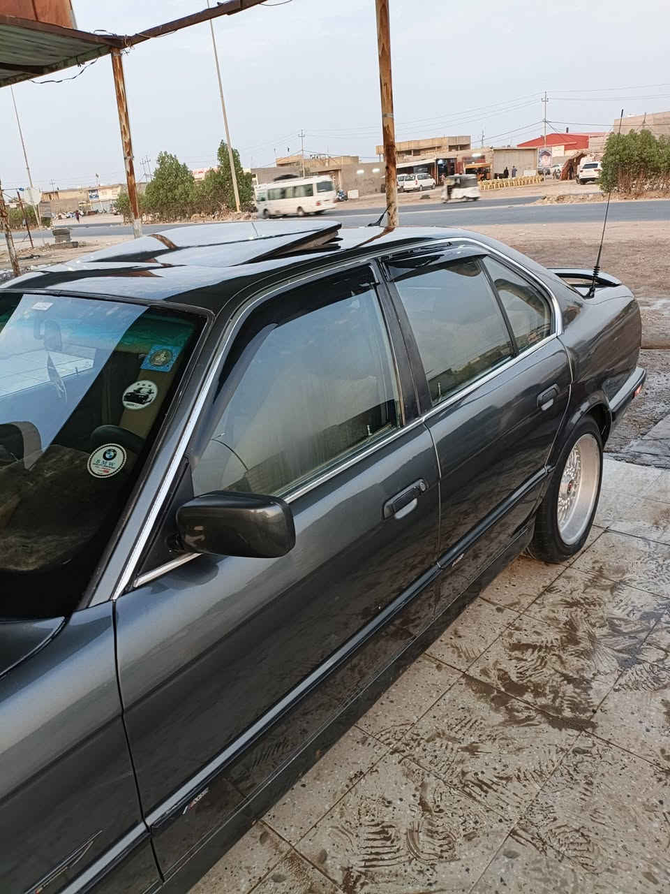 سلام عليكم بي ام 525
صبغ جماليه بدون ضربه بدون معجون 
موديل 89
تبريد بي اليك 
محرك كير جديد مشدود 
حداديه نص عمر سنويه 31
سياره كاعده حلوه 
عضمتههه حلوه 

سعرهه 55بيهه مجال 
مكان سياره واسط 
***********
او خاص
