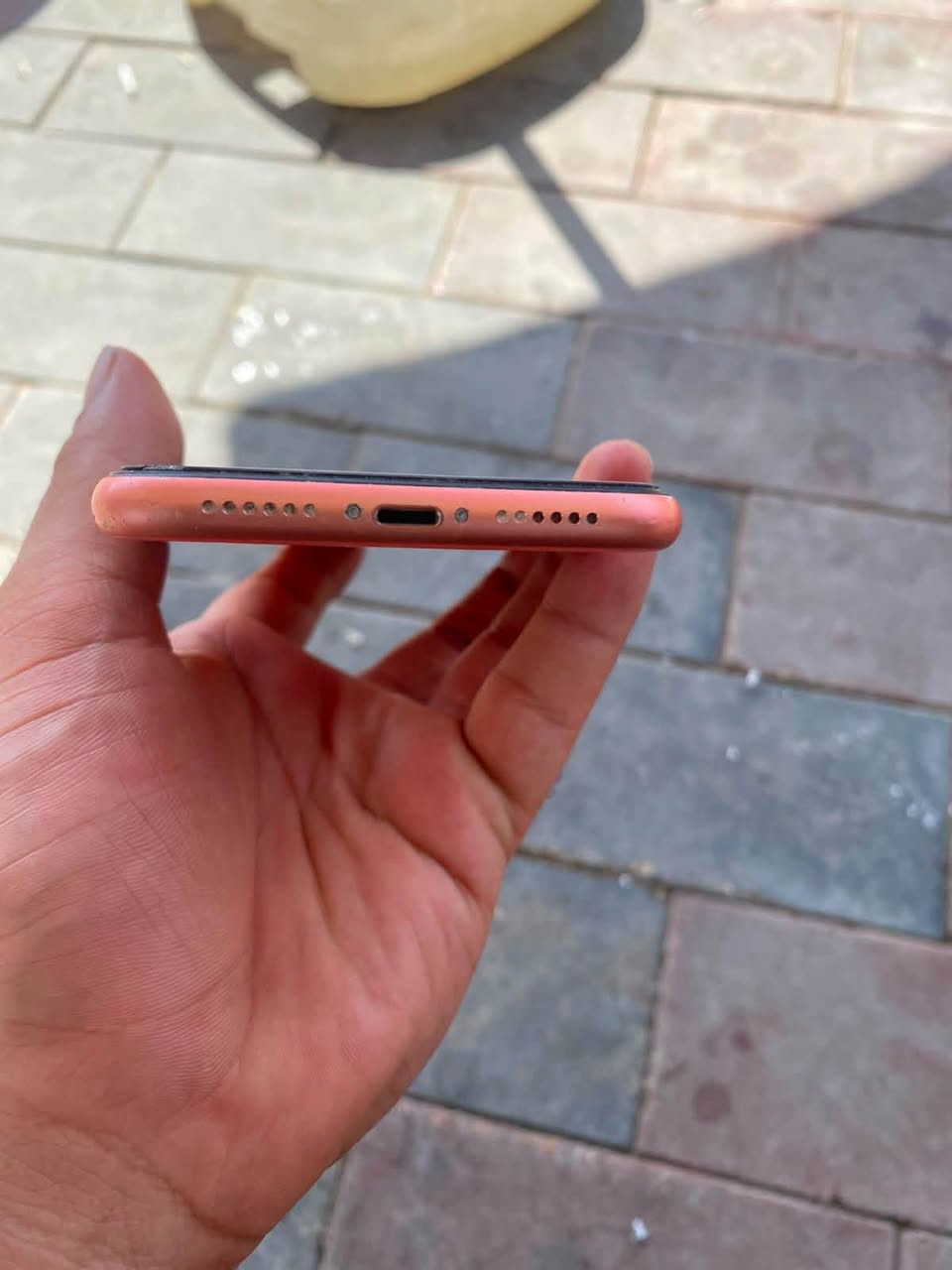 آيفون XR • ظهر مكسور • تصوير يخبل