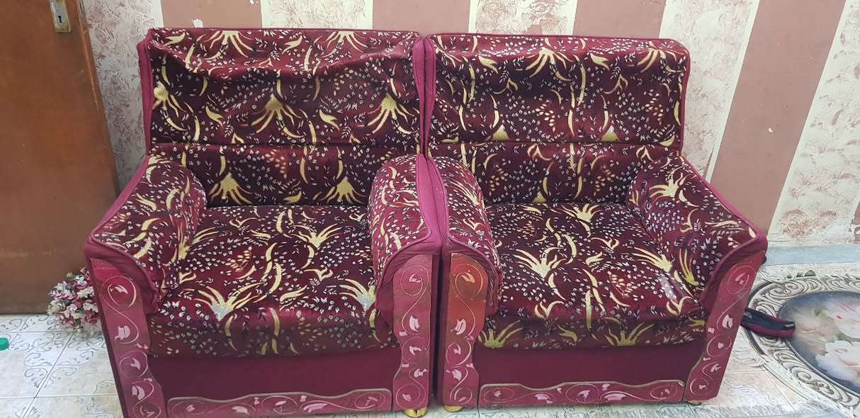 السلام عليكم   تخم قنفات مستخدم سعر مناسب جدا  ٢كبار وثلاثه  صغير   ***********
