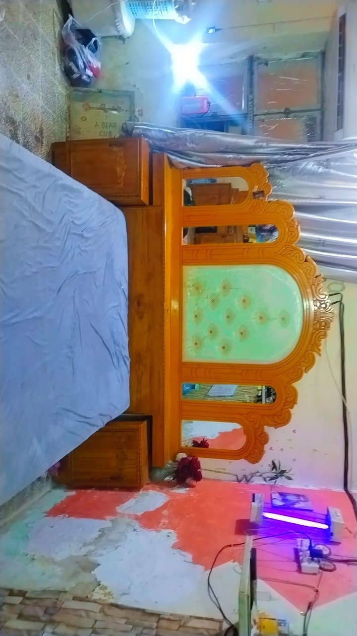 سلام عليكم غرفه للبيع صاج نضيفه كلش ستعمال قليل سعر ٦٠٠ هاتف ***********
