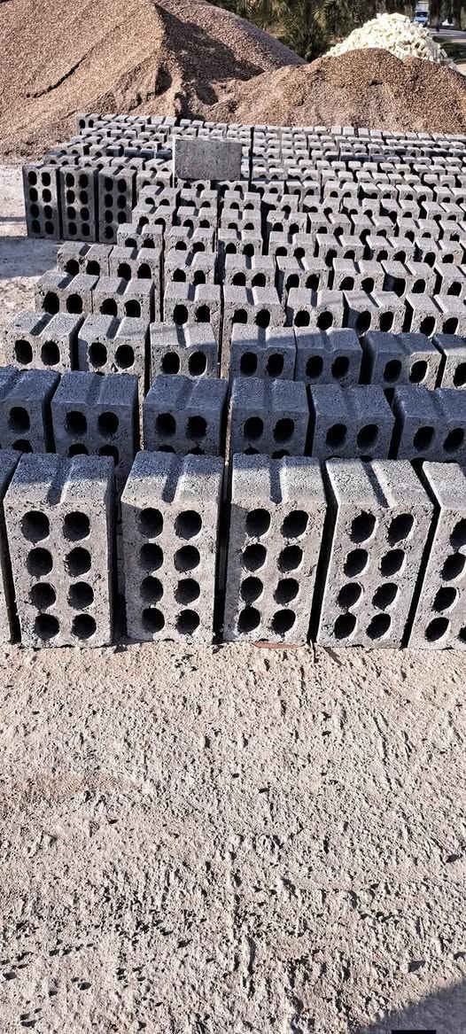 بلوك درجه اولى توصيل مناطق الشنافيه جميع حياكم الله اهلا وسهلا حتى قص بلوك خاص انواع البلوك موجود ***********

نص مكتوب في الصور:
- كروب سواق الكابسات بلوك نبع الحنان نبع الحنان ١٠ ي *********** احمد الحميداوي ١٦ د
- INFINIX HOT PLAY