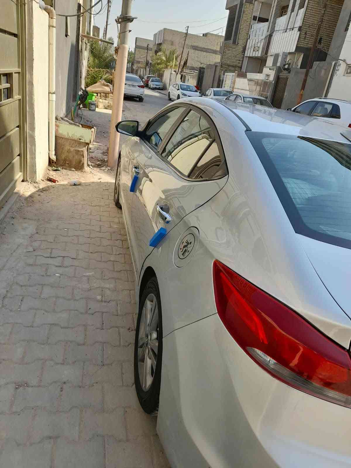 سلام عليكم
هونداي الانتره مديل 2018 وارد امريكي باسم شركة تريد مداور تريد وكالة 
سياره حلوه ونضيفه واحلى من صور  كير محرك تبريد حداديه كفاله وجاهزه للاخير 
الضرر قطعتين صبغ جاملغ وبنيد من امريكا وبل عراق فقط باب مبدله بلاديه مال شركه مكفوله من أي ضرر داخلي وايرباكات سليمة محرك 2000 دوش
مواصفات نص فول 
تحكمات ستيرن فول / كامره دواره / شاشه بلاديه /داخل لونين / 3 وضعيات قياده/ويل كب كروم / نضام اي بي اس / اربعه دسك وباقي مواصفات معروفه
سعرها 102 وبيها مجال 
وترهم مراوس حسب قناعه
مكانها نجف 

***********
