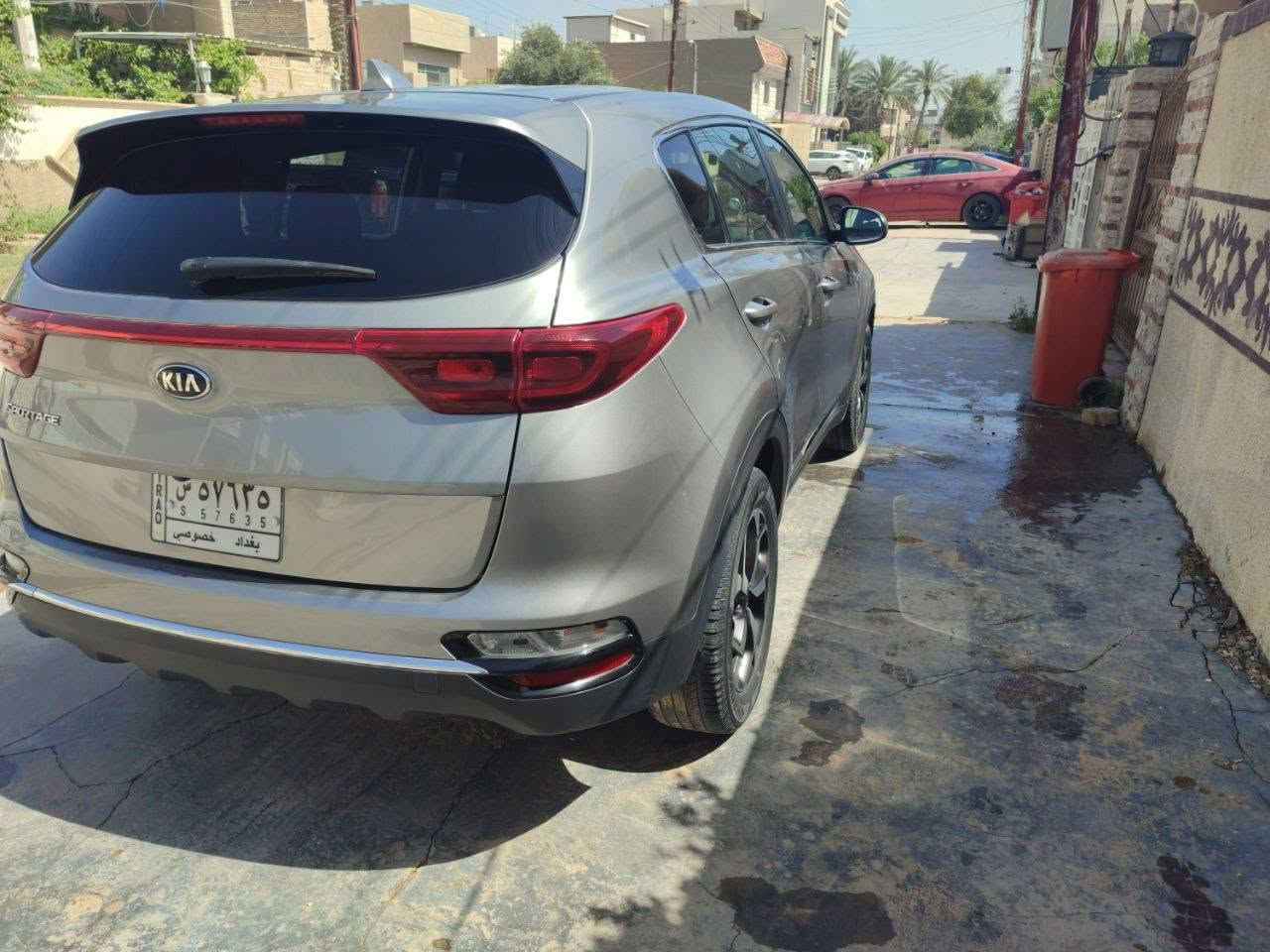 السلام عليكم 
كيا سبورتج 2021 LX
السيارة نضيفة و عملية مال بيت 
صور الحادث موجود بالمنشور 
السيارة كاملة 
تجي دفع رباعي 
كراسي مخمل يدوية 
مكينة 2400 gdi تنفس طبيعي 
الممشى 54 الف ميل 
ويل 17 
(بيها اثر حالوب بسيط في العراق )
السعر 155 و بيها مجال بسيط جداً 
مكاني بغداد العامرية 
للاستفسار 
***********
