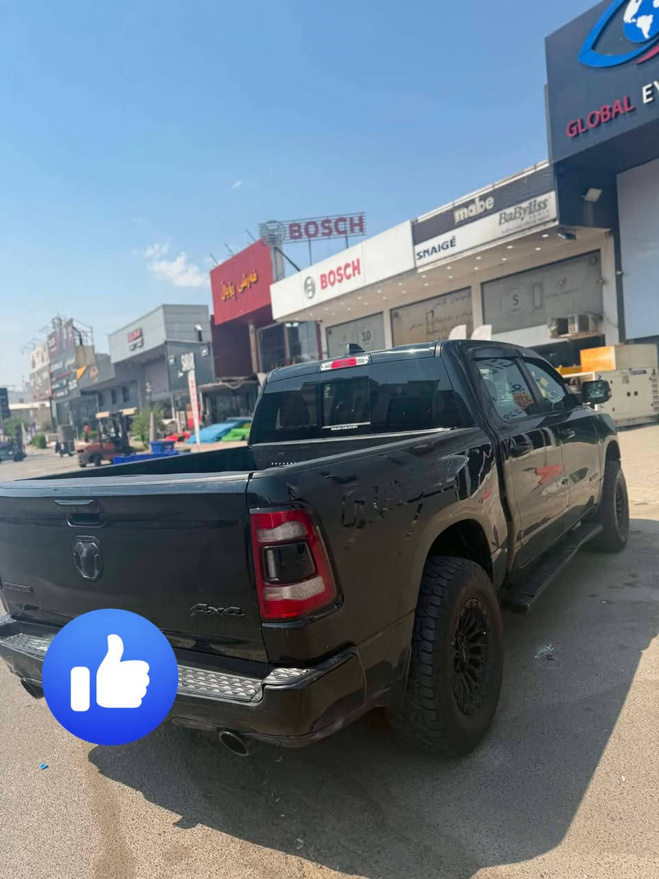 السلام عليكم سياره دوج رام موديل 20 بك هورن باب طويل بدي قصير الفئه المرغوبه . رقم اربيل حادثها جاملغ امامي وجاملغ خلفي من امريكا ماشيه 87 الف السياره بصمه تشغيل عن بعد  منظومه غاز 100لتر تخم تاير جبلي جديد سياره جديده واي نقص مابيه لايت لد امامي خلفي كشن كهرباء تدفئه كشن جامه خلفيه سلايت ..محرك 5700.سعرها 247 وبيه مجال  بيع فقط  .للشراي للاتصال ***********.   .*********** واتس مكانها بغداد سريع حي العامل
