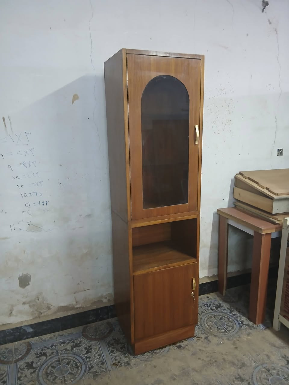 غراض مستعمله نظيفه جدا للبيع كلمن وسعره المراسله خاص او الاتصال ***********مكاني بغداد
