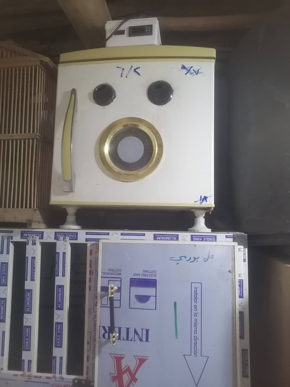 سلام عليكم مفقص يحتوي علئ ثلاث جرارات كل جراره تلزم ٢٥ بيضه كامل مابي اي نقص السعر ٧٥ الف*********** وهذا رقمي
