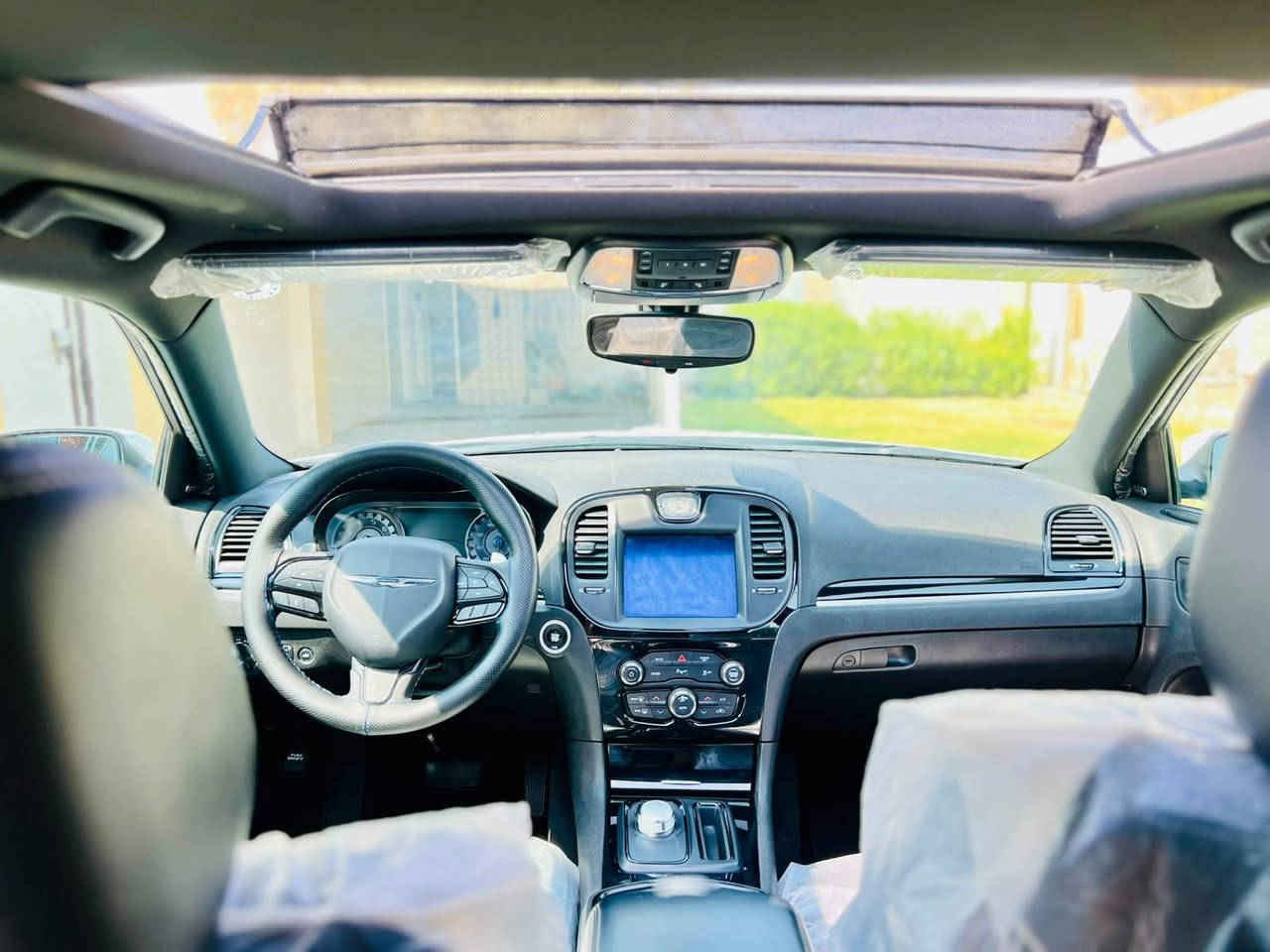 سلام عليكم 

*للبيع كرايسلر C300 S اوباما موديل 2023 🔥👑*

سيارة فول مواصفات ونظافة تخبل

سيارة كندية  

*المواصفات العامة: 
- الموديل: 2023 فئة S
- الممشى: 63 ميل 
- المحرك: 3.6 لتر 6 سلندر 
- الكير: اوتوماتيك 8 سرعات + شفتات ستيرن
- اللون: ابيض - داخل اسود ملكي
- الحالة: مكفولة كفالة عامة من الصبغ والضربة  والتبديل - بدون اي ملاحظة

*المواصفات الكاملة فئة S:*
- فتحة سقف بانوراما
- بصمة تشغيل + تشغيل عن بعد
- ويل S اسود رياضي بلادي قياس 20
- لايت زنون + LED نهاري + كشافات ضباب
- شاشة كبيرة لمس + كاميرا خلفية + حساسات
- كراسي جلد اسود + تدفئة + كهرباء
- تحكم ستيرن كامل + مثبت سرعة
- تبريد شاشة دجتل قطعتين ثلج 
- السيارة بعدها بنايلون الشركة من الداخل

السيارة مكفولة فحص بالسونار والكمبيوتر  وين مال تاخذها، سيارة جديدة بمعنى الكلمة

*مكان _ ذي قار 

*الاستفسار  ***********
