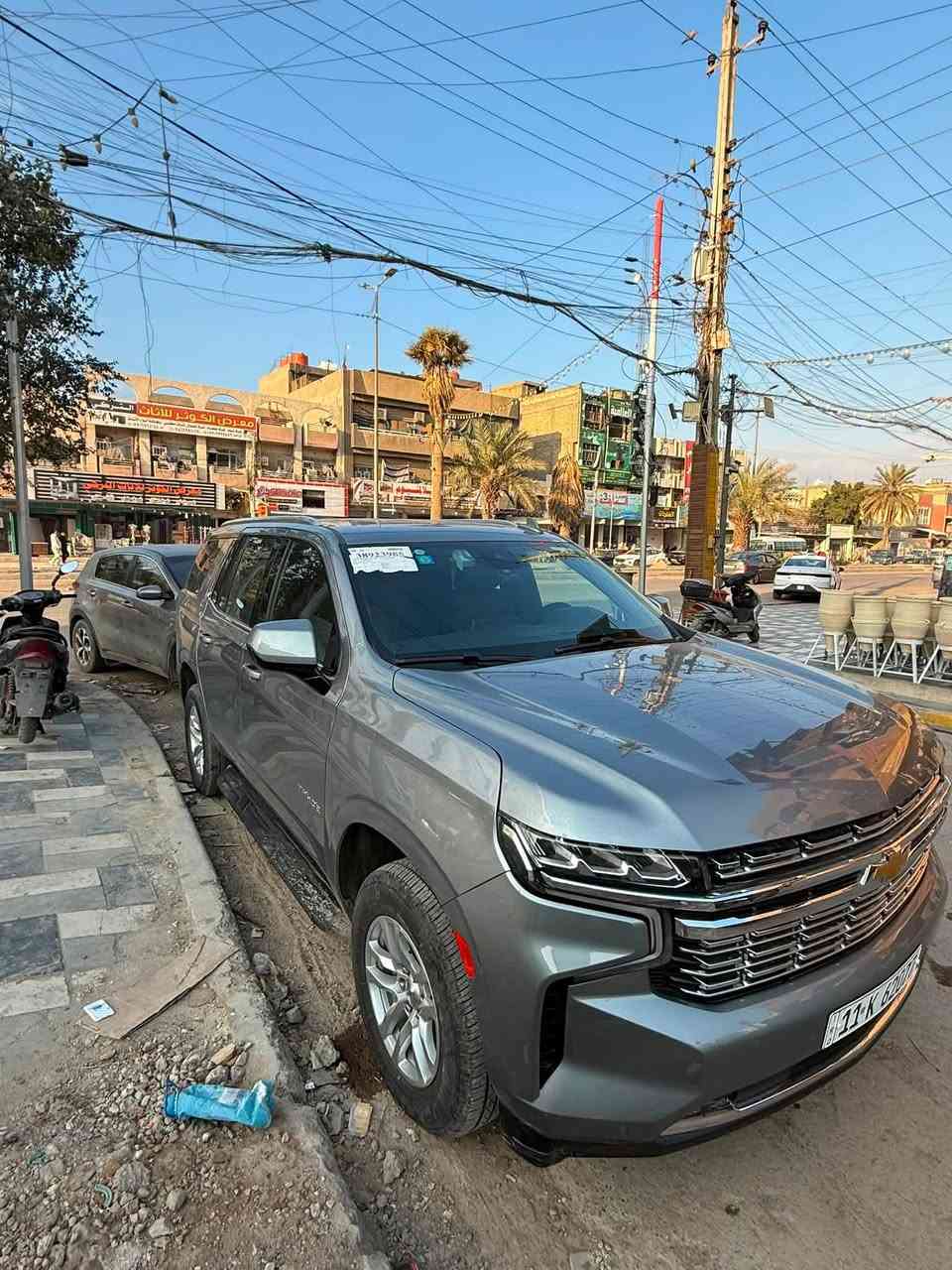 سلام عليكم تاهو 2023 وارد أمريكي لون رصاصي مواصفات LT حادثها صبغ 4 جاملغ وصبغ ربع البنيد مع بارد بين البابتين 
بدون ايرباك بدون دواخل بدون شاصي ايرباك سليم 
7 راكب 3 قطع تبريد 
كير محرك مكفول من كلشي
شادلها تخم تاير جديد
مواصفات:- 
بصمه اربع ابواب 
تشغيل عن بعد
لايت امامي ليد + زينون
تحكم ستيرن كامله
شاشة امامي
ستيرن كهرباء 
دفع رباعي 4*4
نظام إنزلاق 
نظام DETECT 
نظام اوتو ستوب 
رادار خط
رادار مانع تصادم
نقطه عمياء
هاند بريك دكمة
كراسي خلفية كهرباء 
ستيرن جلد
داتا شو 
حساسات امامي
حساسات خلفية
بك لايت ليد
شحن موبايل لاسلكي
صندوق كهرباء 
بعد أكو هواي مواصفات ما ذاكرهن
عداد السياره 68 الف وقابل للزيادة
رقم بغداد  تحويل ثاني يوم 
للاستفسار الاتصال على الرقم 
             ***********
السعر 390 ورقه وبيه مجال بسيط
