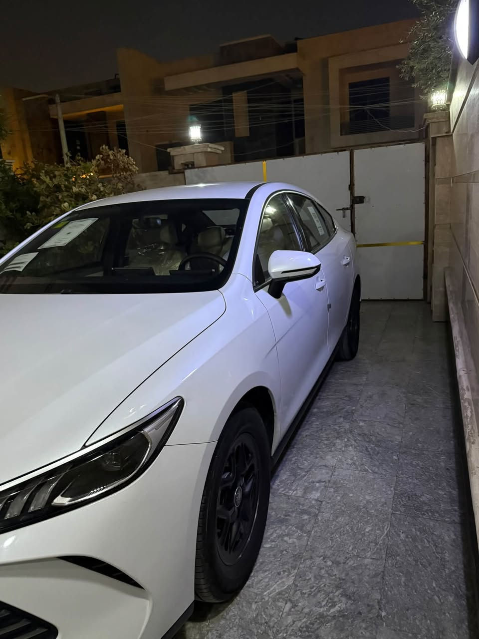 سلام عليكم BYD كن بلاص للبيع سياره مكفوله كفاله عامه فول موصفات عدا الفتحه السعر 19500 واي ستفسار اتصال عل رقم ***********
