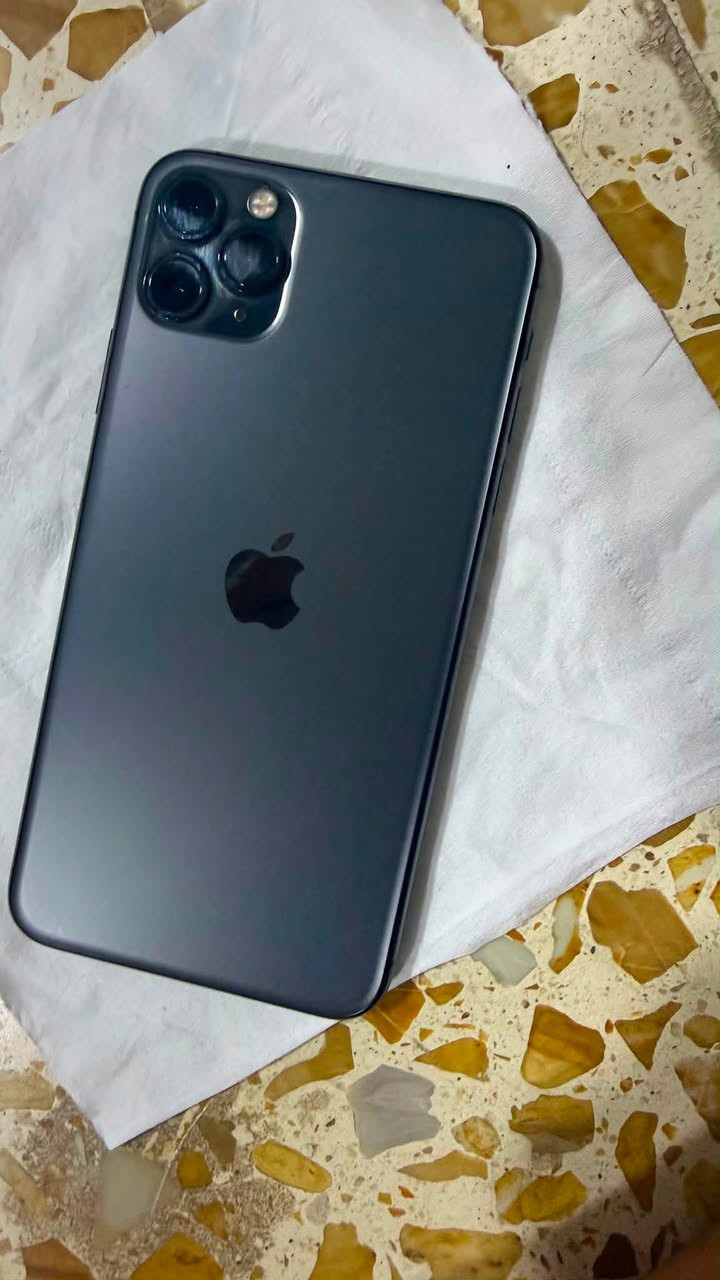 ⸻
📱 للبيع | iPhone 11 Pro Max - لون أسود (Space Gray)

✅ الجهاز نظيف جدًا والاستخدام خفيف.
✅ الكاميرات شغالة 100٪.
✅ Face ID شغال.
✅ الشاشة سليمة.
✅ السماعات، المايك، والشحن كلها تعمل بدون مشاكل.
✅ الجهاز جاهز للفحص بأي محل.
مستبدل شاشه اصليه ثلاث خيارات فقط
بطاريه 74🔋
📍 الموقع: الموصل

💰 السعر: (225وبي مجال )

للتواصل مراسلة خاص أو اتصال.
***********
الجاد فقط، رجاءً.
