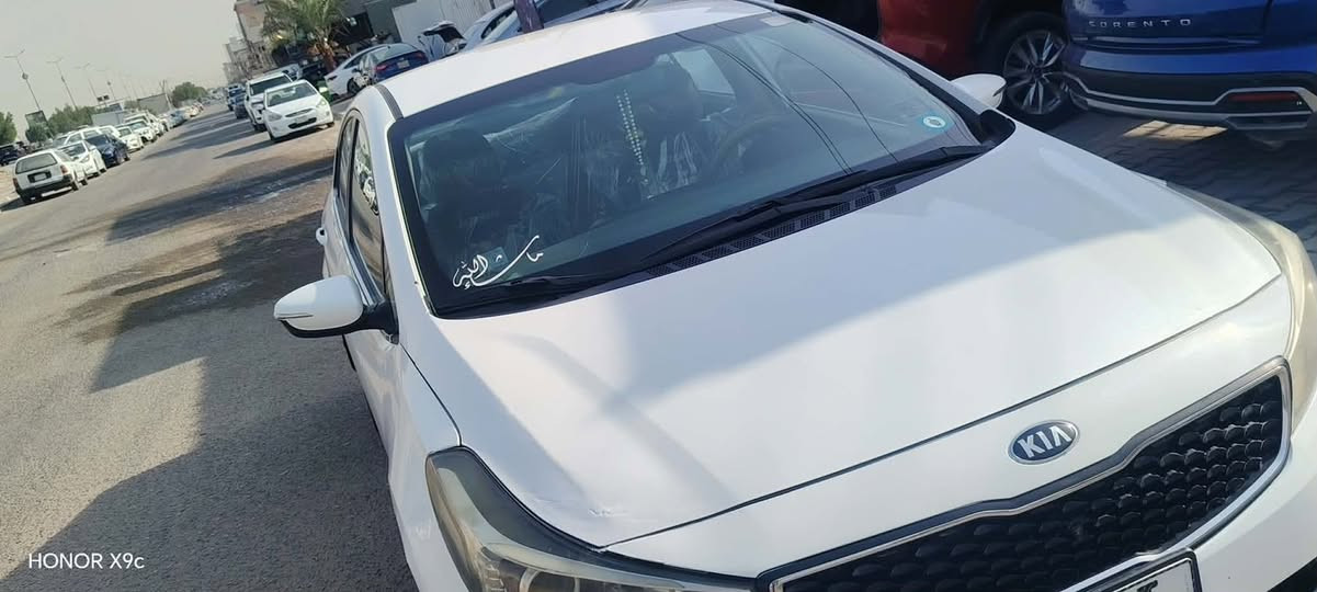 سيراتو موديل ١٧ خليجي بيه جاملخ مصلح على البارد وبنيد بدون دواخل موصفات ماعدا الفتحه كير مكينه تبريد بشرط رقم بغداد بااسمي سعره ١٢٦ وبيه مجال لتواصل على الرقم          
مكاني نجف      ‭     ***********‬

نص مكتوب في الصور:
- HONOR X9c