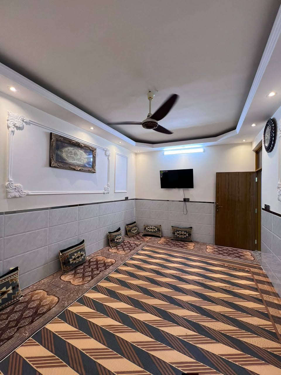 👋🏻السلام عليكم.
🏠بيت للبيع المساحه 100م 
البيت يحتوي على 
2غرف نوم 🛌 
استقبال 
حولي مطبخ 
صحيات طابقين
الموقع بغداد منطقة الانتصار مقابل مستشفى حماد شهاب 
للاستفسار والتواصل 
***********

#بغداد 
#الانتصار 
#الحسينيه #الشعب #المديه #صليخ #الاعظميه #شارع #فلسطين
