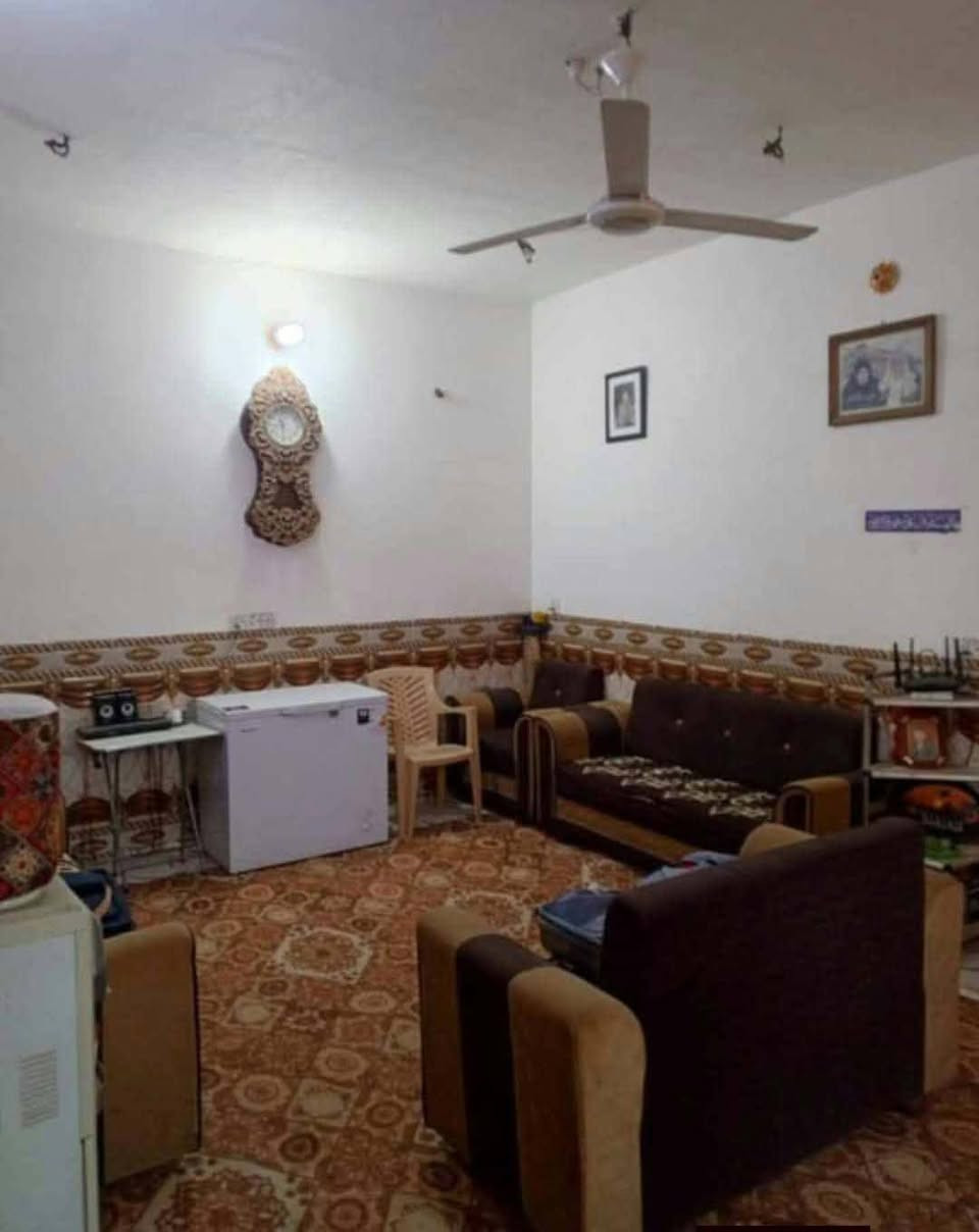 دار سكن للبيع المساحه 150م طابو صرف في الشافعيه سايدين المعمل ويباع على المبادره او بالنقد مع الاثاث ومطلوب 15 مليون للاسكان الاستفسار اكثر خاص

نص مكتوب في الصور:
- الدار للبيع *********** ***********