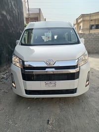 يوجد خط طالبات من العامريه والخضراء الى جامعه إبن الهيثم والجامعه المس...