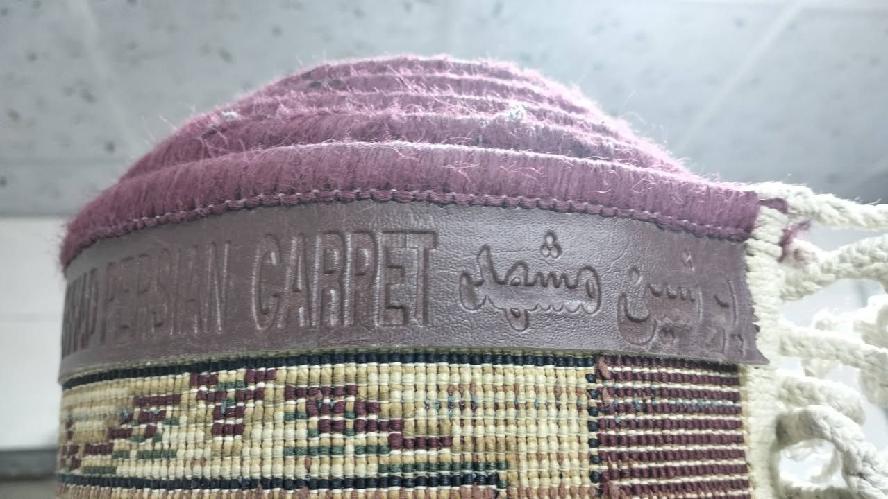 زوالي عدد٢ كاشان موضح بالصورة القياس ٢ في ٤ السعر١٧٥
***********
