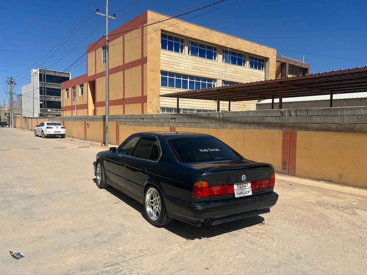 بيئم 1995 فول فول مواصفات 📦🪬
سلايت + جامات كهربائي + لايتات حلقات + لايتات زينون 
ويل كب M + تبريد مركزي + شاشة ايباد + دبل ايرباك 
رقم سليمانيه مميز بسمي شرط تحويل نفس اليوم 
تخم تاير و ويلكب جديد + داخل جديد vip 
السياره بدون ضربه + بدون خياس = لوك لوك 
حجم 525 كبس بيلاد شرط عليها شلعه تخبل 
محرك و گير جديد شادلها + گير عادي 
العنوان ~ كلار📍
السعر ~  اتصل  💵💸
الهاتف ~ *********** كالار, السليمانية
