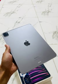 ايباد m2 بطاريه 88 ذاكره 128 ملقحاته كارتونه وراس شاحن الجهاز لوك سعره...