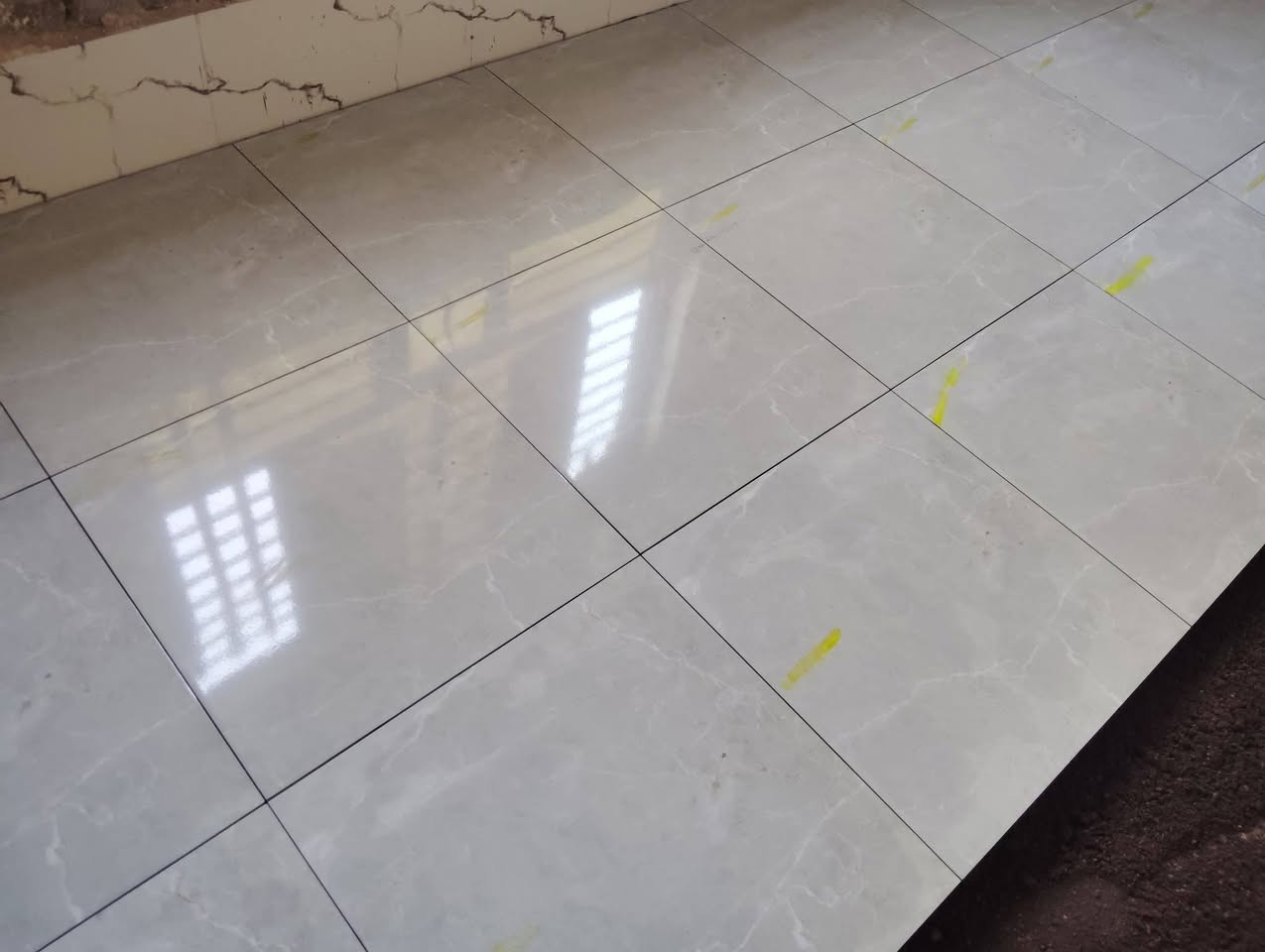سيراميك • جدران • ارضيات