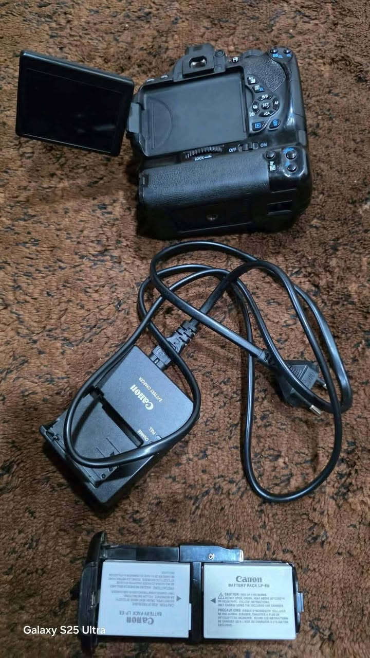 كانون D700 • عدسة 150-600 • سانديسك 16GB