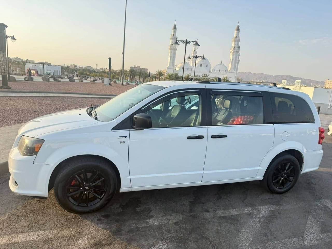 دوج كرفان SXT موديل 2018 ( 7 راكب فول مواصفات )
كلين 
رقم سليمانيه باسمي هزه وبراد 26/6 تحويل نفس اليوم كلها كهرباء جام بيبان صندوك كلها كهرباء سياره جاهزه من كلشي داخله كلين 
شادلها منظومه غاز 80 لتر قرصين بلكراسي البلع الامامي منظومه إيطاليه اصليه سعرها 900$ قبل شهر 
ملاحظه صبغ هلال جاملغ الخلفي فقط لهلال فقط 
للاستفسار *********** 
واتساب ***********

نص مكتوب في الصور:
- Galaxy A56 5G