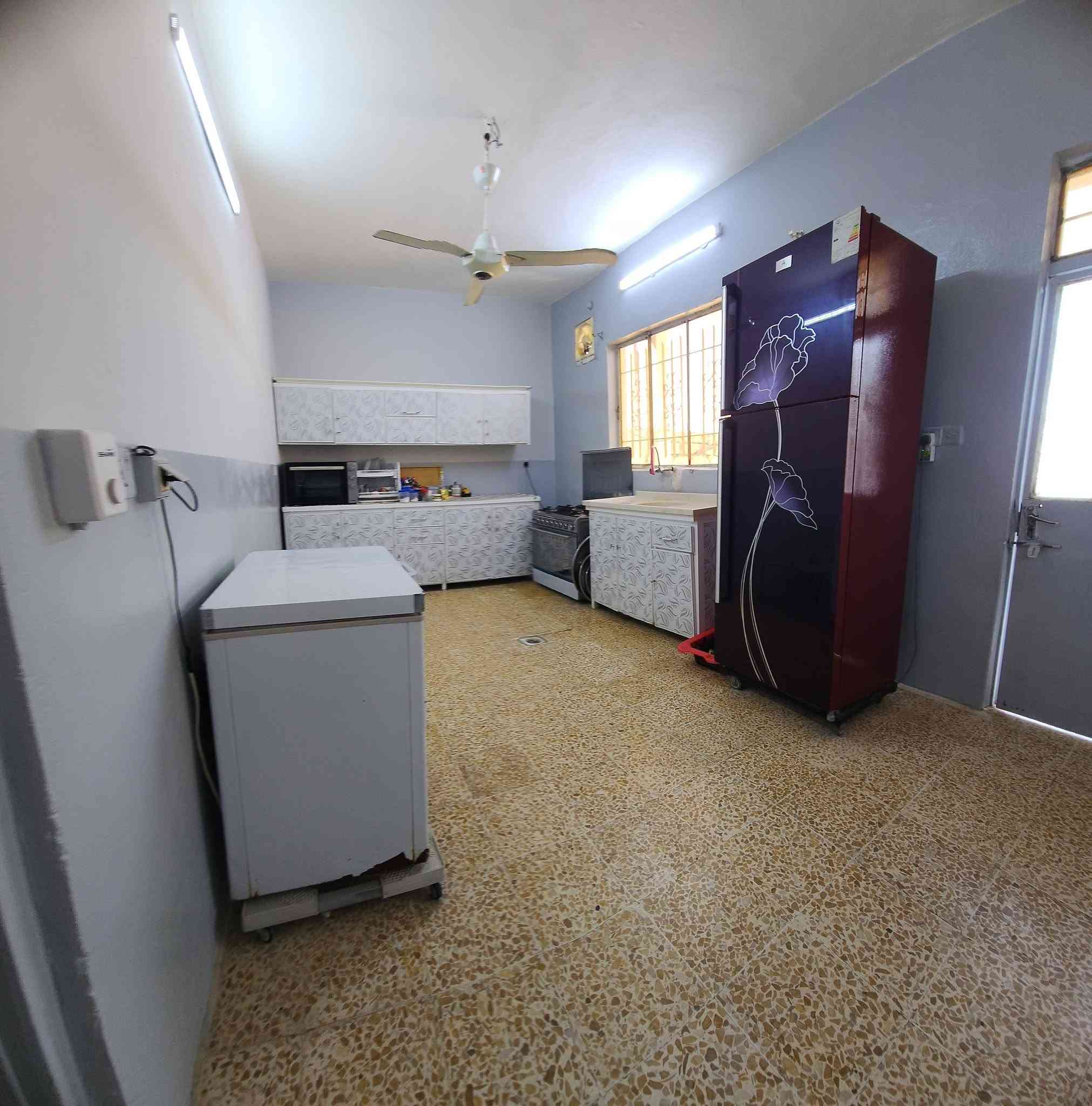 🏘🛑دار للبيع 200 متر حي السماح الاولى التسعين طابق واحد متكون من غرفتين صحيات هول استقبال ترك  مطبخ كراج كبير  مقابل البيت حديقه  الاستفسار الاتصال علا رقم ***********
