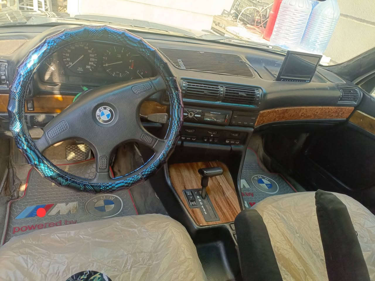 السلام عليكم
سيارة BM موديل 90 رقم بغداد  مشروع وطني صبغ عام فقط بدون ضربة 

غرفته جيدة كهربائيات كلها شغاله محرك وكير جيدات تخم تأير جديد 

العنوان بغداد زعفرانية

السعر 35 

رقم تليفون ***********
