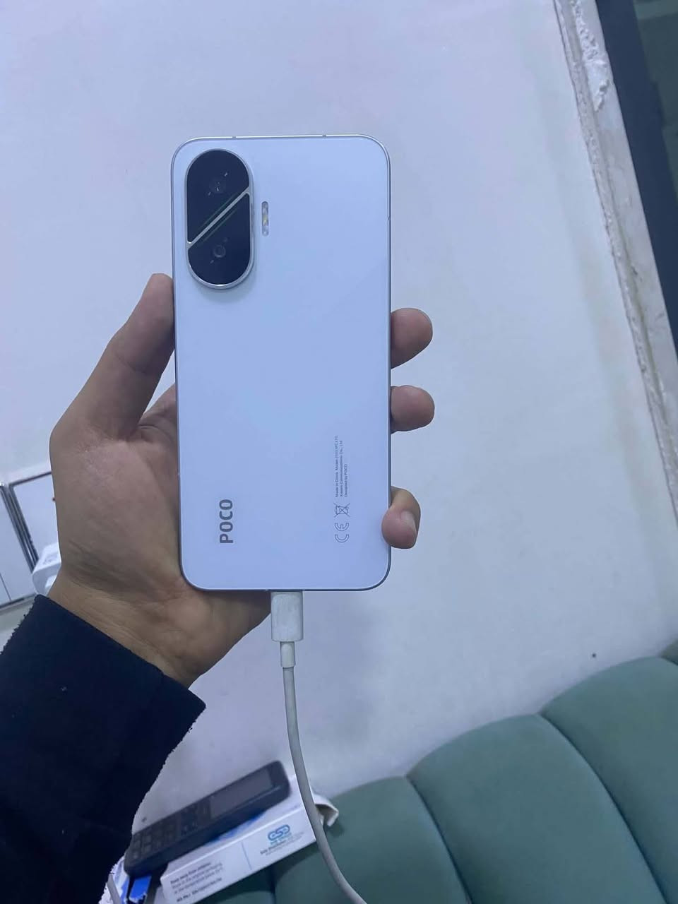 بوكو F7 • ذاكرة ٢٦٤ • بطارية ٩٦٪