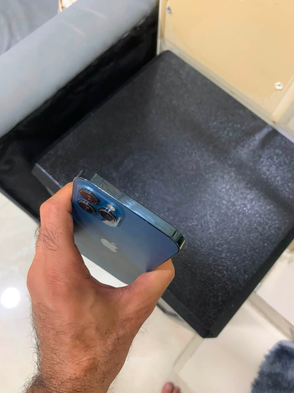 ١٢ برو ماكس دبل خط ذاكرة ١٢٨ وتر بروف بطارية ٧٠ جهاز بلادي شرق اوسط كارتونه ضايعة ملحقات فقط كيبل سعرة 475 قفل بدون عملة مكان بغداد المحمودية 
هاتف ***********

نص مكتوب في الصور:
- حول الاسم iPhone إصدار iOS 26.0.1 اسم الطراز iPhone 12 Pro Max رقم الطراز MGC33ZA/A الرقم التسلسلي G6TF47SX0D5H انتهت صلاحية التغطية القطع وسجل تاريخ الخدمة الأغاني الفيديوهات ١٩٦ الصور ٨٠٠ التطبيقات ١١٢ السعة ١٢٨ غ.ب. متوفرة ٥,٥٤ غ.ب.