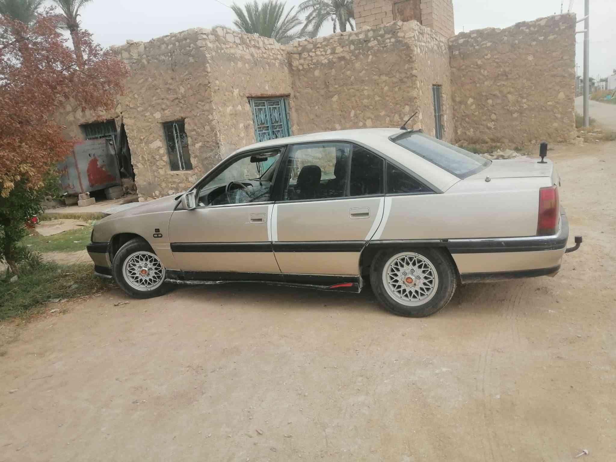 اوميكة • ١٩٩٣ • رمادي