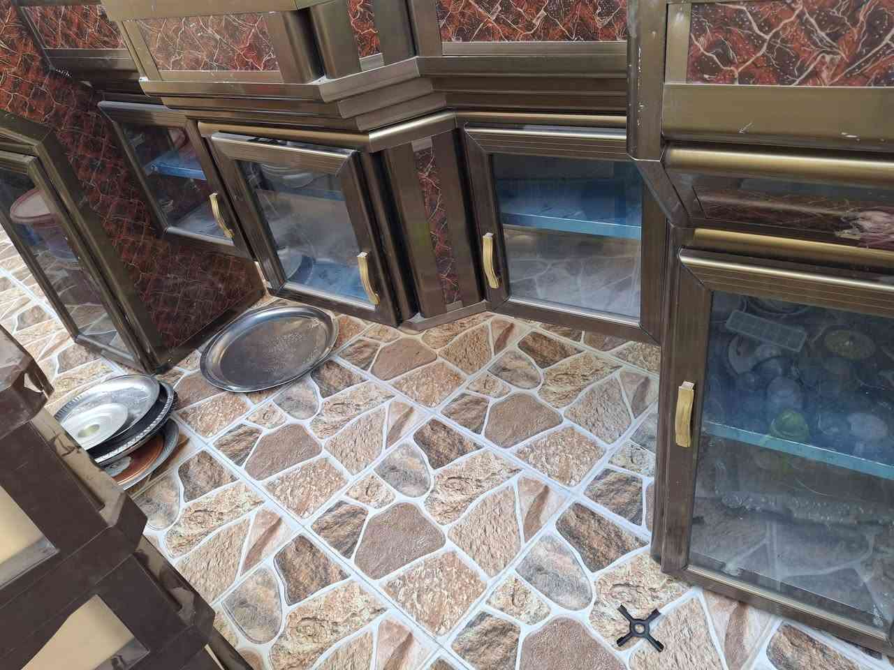 كاونتر مطبخ نظيف للبيع (ملحق + سنك)
الحالة: نظيف وبحالة ممتازة.
​ كاونتر أرضي مع سنك + ملحق علوي.
​[المكان ديالى هبهب/ 
​
​للتواصل: [رقم الهاتف ***********شراي] أو خاص.
