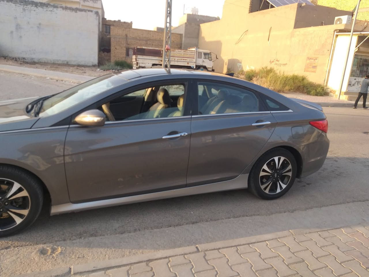 سوناتا موديل  ٢٠١٤ وارد امريكي محرك ٢٤٠٠ فول مواصفات   اللون رصاصي غير محدد حسب السونار الجاملغ  والبند الرقم بغداد السنويه مجدده  لغايه ٢٠٢٨   وضع السياره حاليا حسب ماموضح بالصور  رقم الموبايل لصاحب السياره *********** المكان الكوت مركز المدينه
