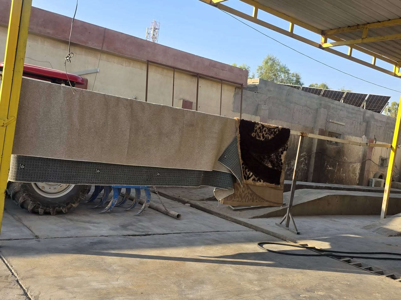 السلام عليكم مع نهاية فصل الصيف يعلن كراج العناب عن غسل جميع انواع المفروشات باسعار رمزية وبعمل متقن مع خدمة النقل من والى المنزل يعني ناخذ الزولية من بيتك نغسلهه ونرجعهه مجاني للاستفسار الاتصال على الرقم 
***********

