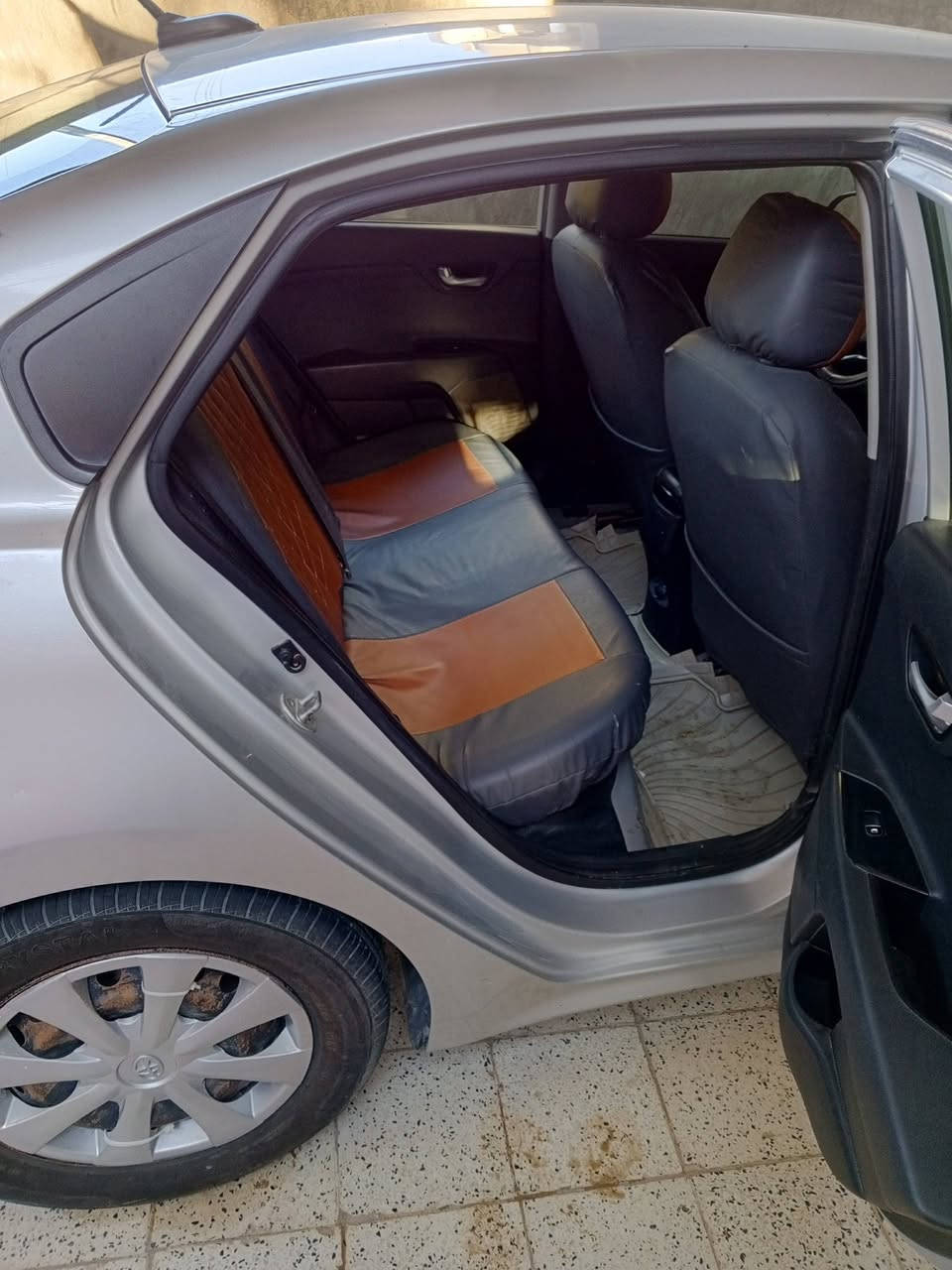 كيه ريو الشكل الجديدامريكي 2019 ضرر بسيط كير ومحرك مكفول 1600 شاشه كامره دواره فول تحكم استيرن نظام اسبورت وعادي ليبل واحد بيه بنيد تبديل وجامرلغ صبغ رقم وسنويه جديد باسمي السعر 110 وبيه مجال والسونار مرفق العنوان بعقوبه واذا امراوس  الانترا او كورلا20او21  وانطي الفرق حسب الاتفاق ***********
