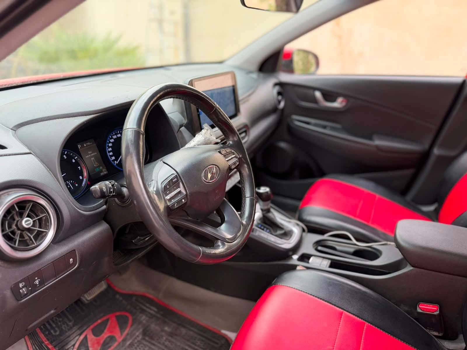 السلام عليكم
🚘 هيونداي كونه خليجيه2022 

السعر : 127$

سيارة بمواصفات مميزة وشكل 
الهاتف:***********

بيه البنيد جراد بس كلير والجاملغ الخلفي هم كلير 
✨ مواصفات السيارة:

بصمه 

* داخلية لون أسود مطعّمة بالأحمر

* كشنات شاموا 

* تبريد بالكشنات

* تدفئة بالكشنات

* تدفئة بالستيرن

* تحكم ستيرن 

* شحن وايرلس

* نقاط عمياء جانبية

* رادار أمامي

* رادارات وأنظمة أمان

* لايت زينون 

* بك لايت  LED

* ويل كاب كروم

شاشه قطعه وحده تاب 

اناره داخليه محيطيه

ماوس تحكم بالمودات 

محرك كير كفاله مكينه 2000 دوش

* السيارة ابسمي 

📍 مكان تواجد السيارة: بغداد البلديات
