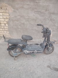 دراجه شحن البيع بيها نواقص بادريات سعرها 50 07704860742