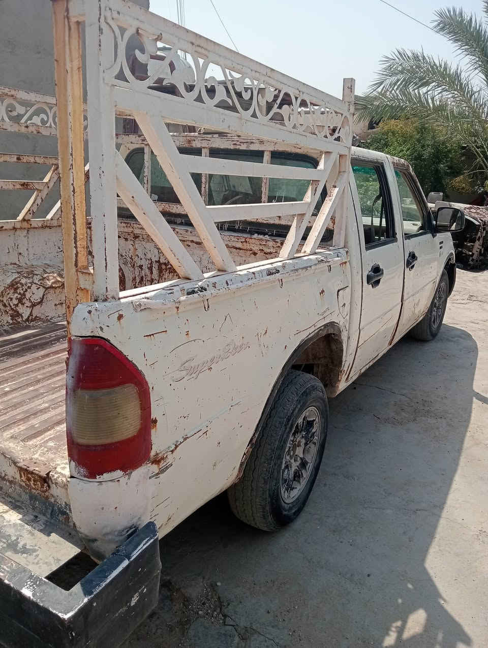السلام عليكم بيكم صيني سوبر دير للبيع كير محرك بطه 2500 سيارة بيه ملاحظات بسيطه سياره خير من الله ***********
